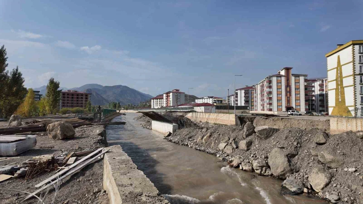 Oltu'da trafik yükünü hafifletecek köprülerin inşası başladı 3