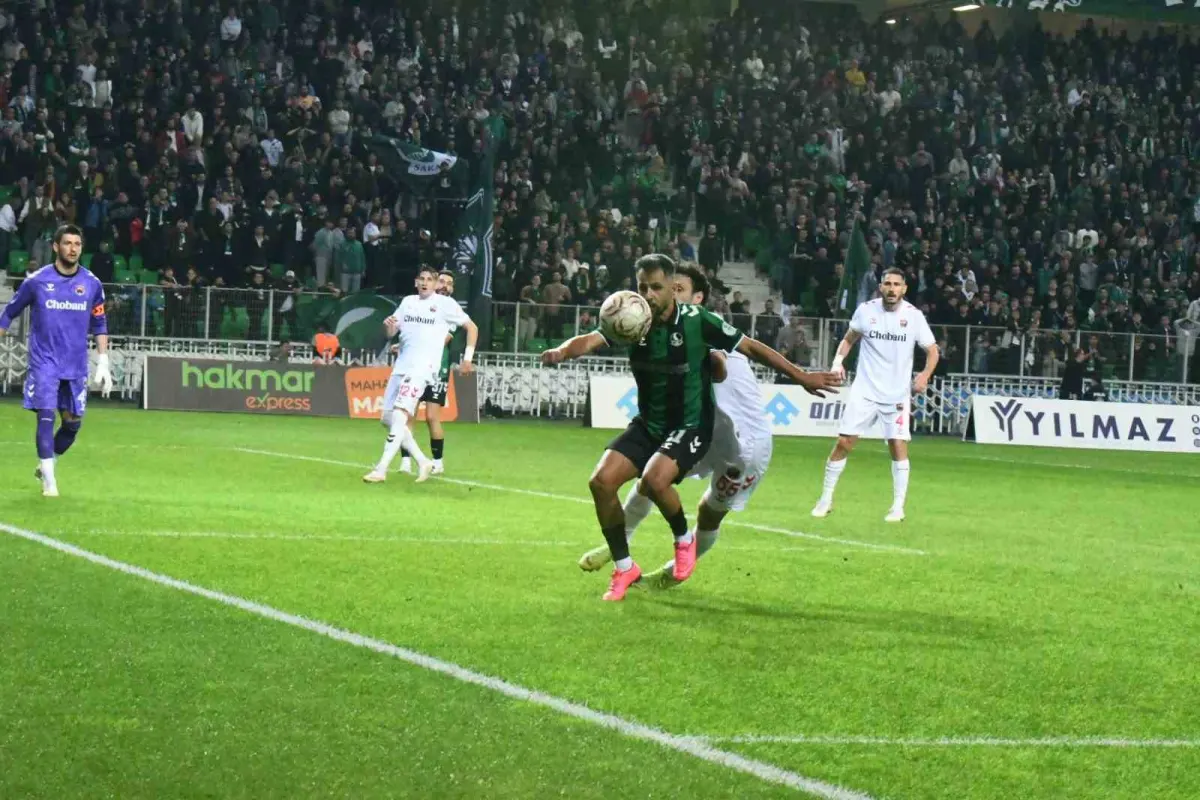 Sakaryaspor evinde Erzincanspor'a 3-1 boyun eğdi 5