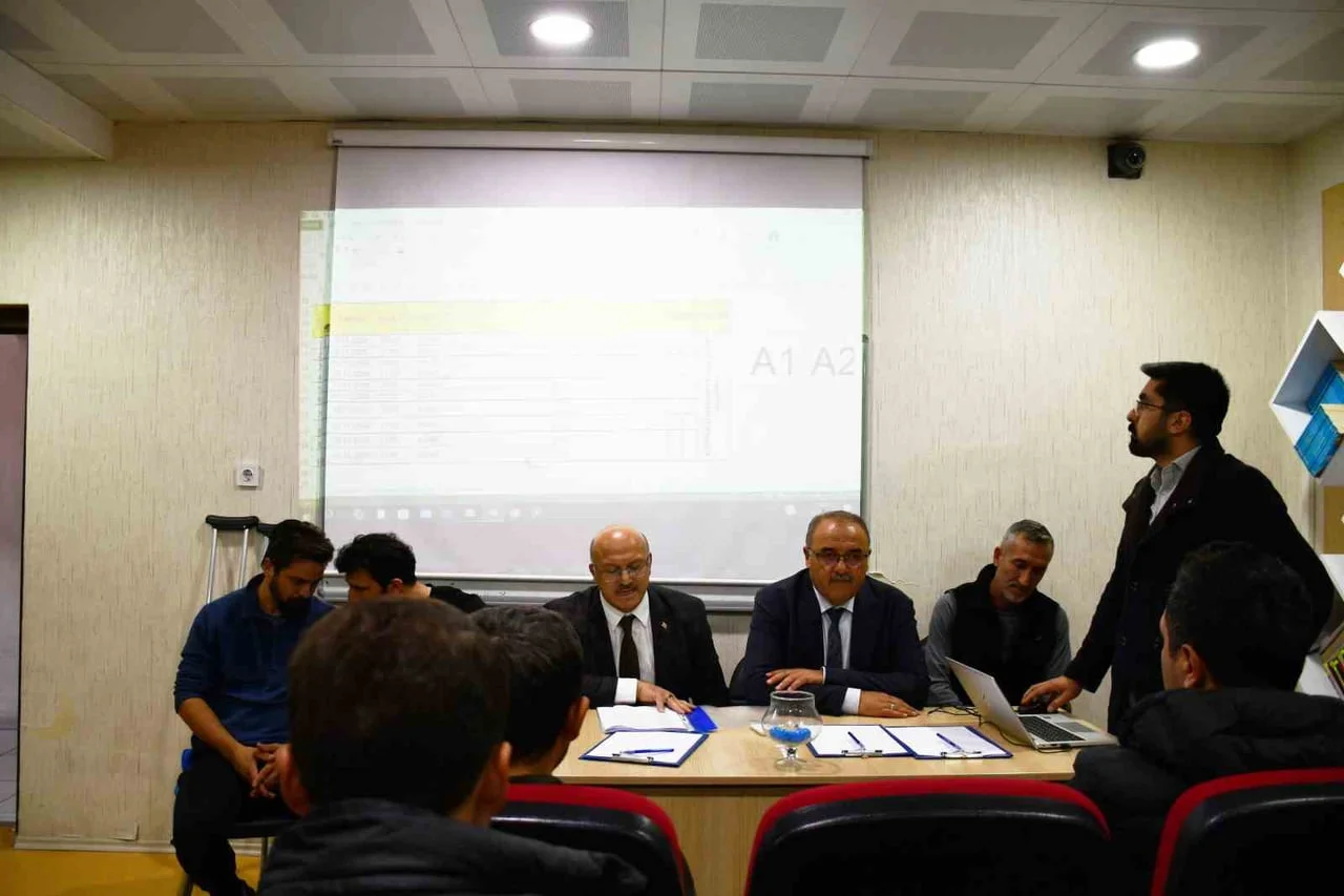 VEZİRKÖPRÜ’DE 2026-2027 EĞİTİM ÖĞRETİM YILI OKUL SPORLARI FAALİYETLERİ ÖNCESİNDE DEĞERLENDİRME VE...