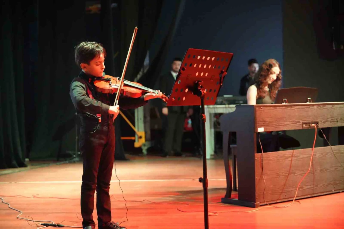 Turhal Belediyesi Konservatuvarı ikinci kuruluş yıl dönümünü konserle kutladı 3