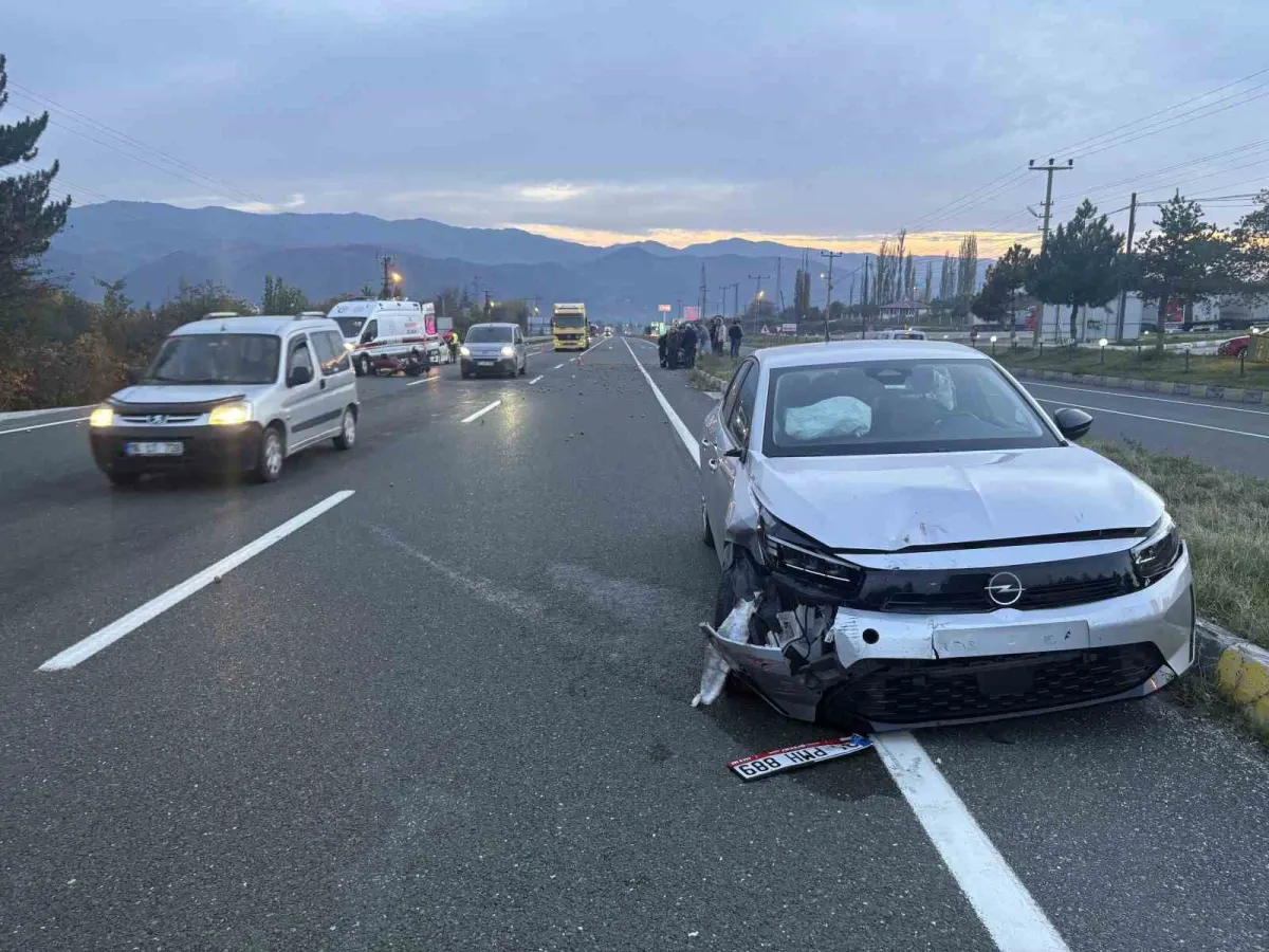 Kastamonu'da otomobil ile sepetli motosiklet çarpıştı: 1 yaralı 3