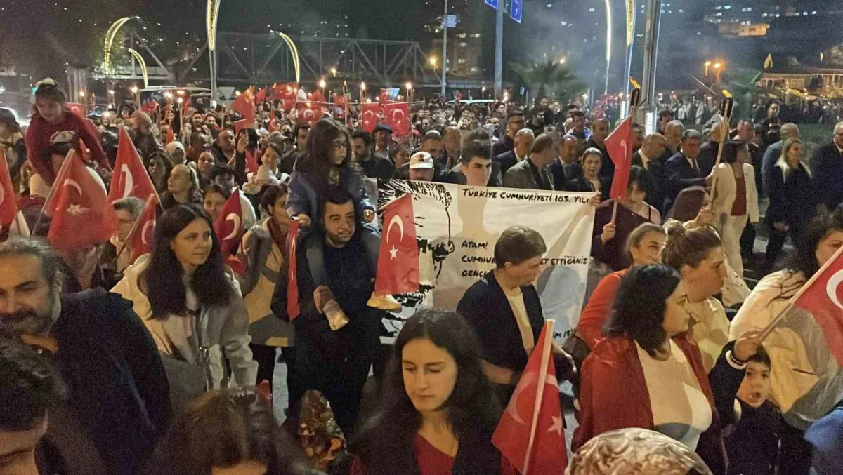 Zonguldak'ta Cumhuriyet Bayramı fener alayı ile kutlandı 4