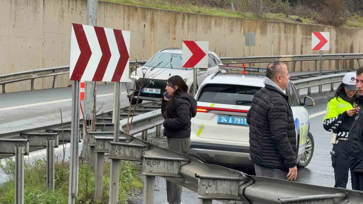 Eyüpsultan'da kontrolden çıkan otomobil taklalar atarak çayırlık alana savruldu 4