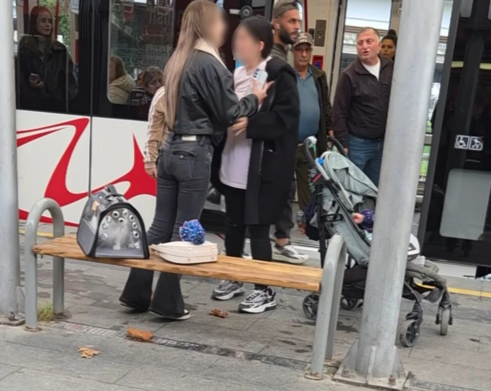 Samsun'da tramvay istasyonunda kedi tartışması kavgaya dönüştü 1