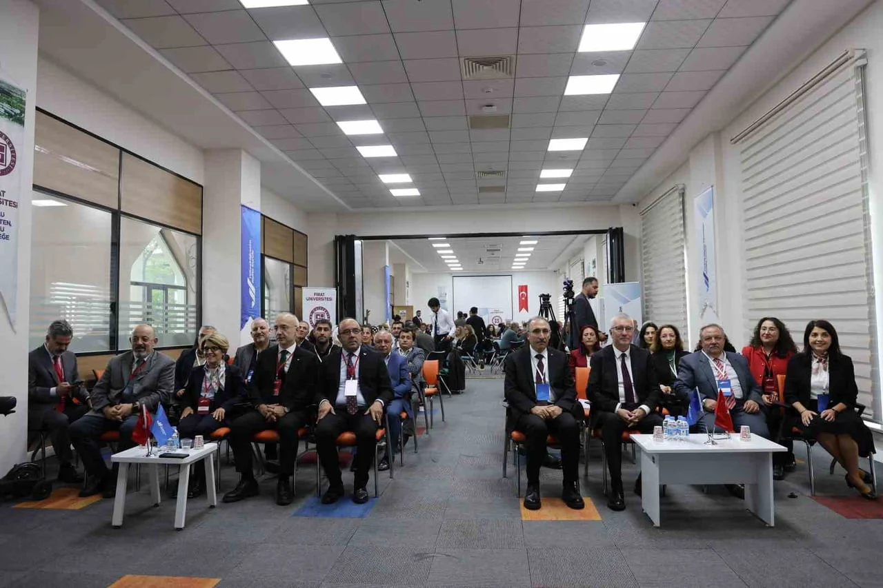 YÖKAK VE FIRAT ÜNİVERSİTESİ İŞ BİRLİĞİYLE DÜZENLENEN "DEĞERLENDİRİCİ DERİNLEŞME EĞİTİMİ" ELAZIĞ'DA...