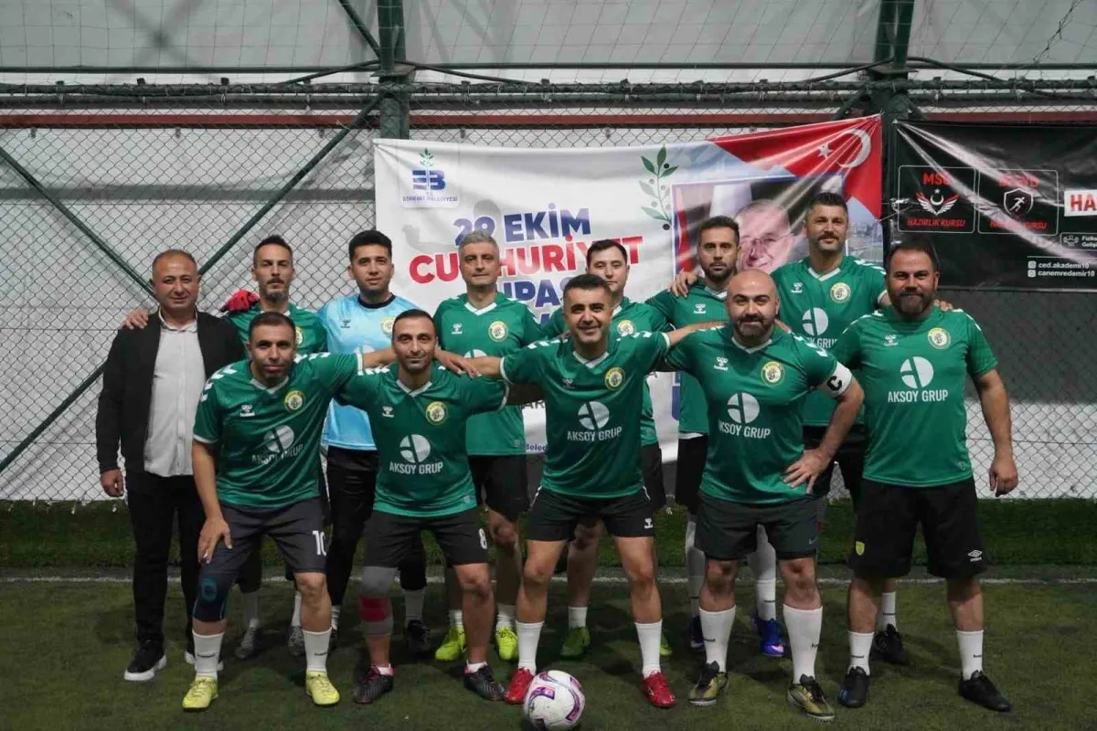 Edremit'te Cumhuriyet Kupası'nı üst üste ikinci kez 9 Eylül FK kazandı 1
