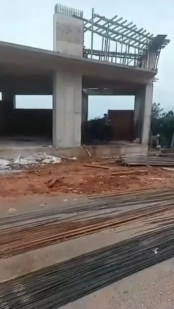 Bursa'da inşaatın ikinci katından düşen işçi hastanelik oldu 1