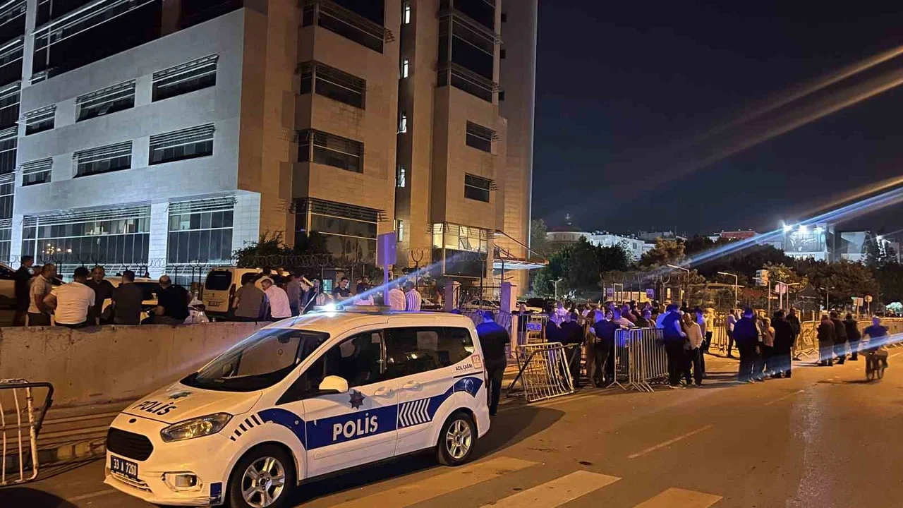 MERSİN BÜYÜKŞEHİR BELEDİYE BAŞKANI VAHAP SEÇER, YENİŞEHİR BELEDİYE BAŞKANI ABDULLAH ÖZYİĞİT VE...