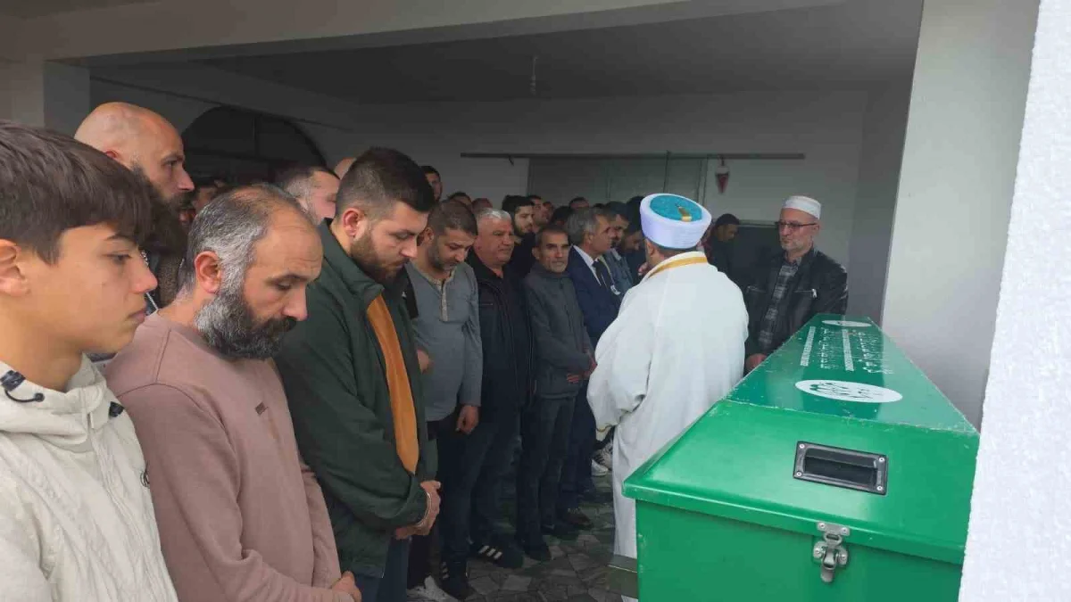 Okulda fenalaşan 9 yaşındaki Ömer Halis Karadeniz Ereğli'de son yolculuğuna uğurlandı 3
