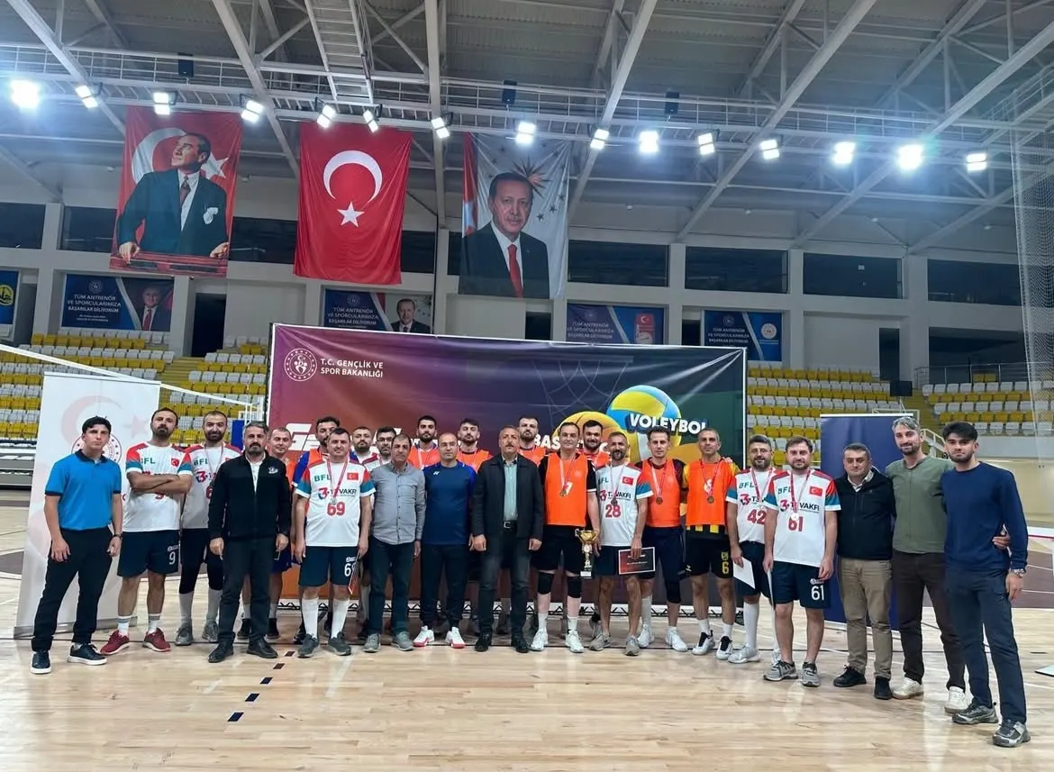 Bayburt'ta 4. Kamu Spor Oyunları voleybol il birinciliği tamamlandı 2