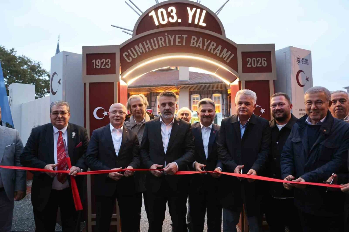 Bursa'da 103. yıl dönümü coşkusu kortej yürüyüşü ve Berkay konseriyle yaşandı 2