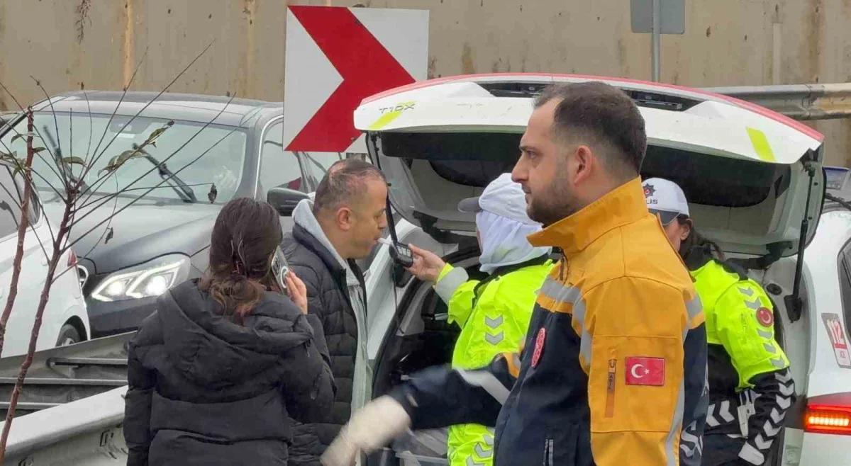 Eyüpsultan'da kontrolden çıkan otomobil taklalar atarak çayırlık alana savruldu 5