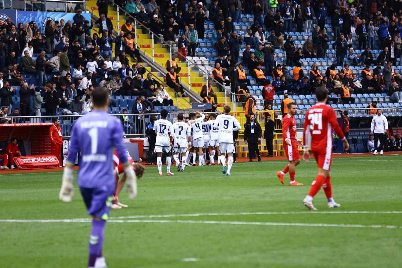 TRENDYOL SÜPER LİG’İN 8. HAFTASINDA KASIMPAŞA, SAMSUNSPOR’U AĞIRLIYOR. MÜCADELENİN İLK YARISI EV...
