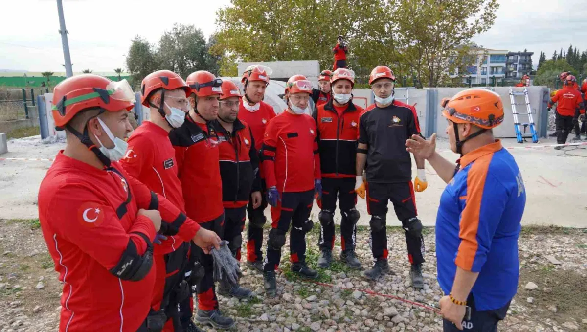 İzmir merkezli 6,7 büyüklüğündeki deprem senaryosu 3 ilde ekipleri harekete geçirdi 3