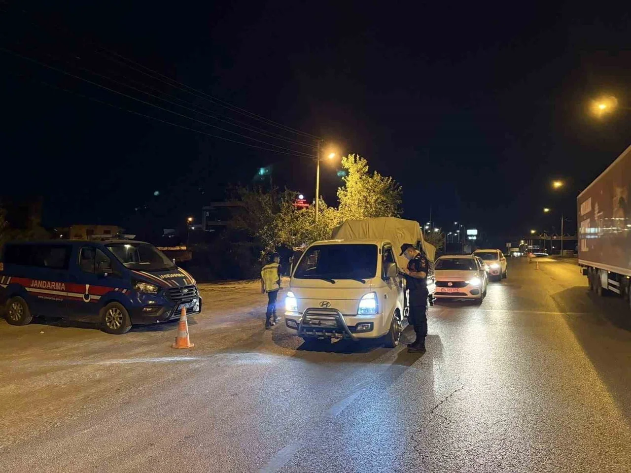 AYDIN’DA GERÇEKLEŞTİRİLEN 'ÇEMBER-144' OPERASYONUNDA, ÇEŞİTLİ SUÇLARDAN ARANAN 41 ŞAHIS...