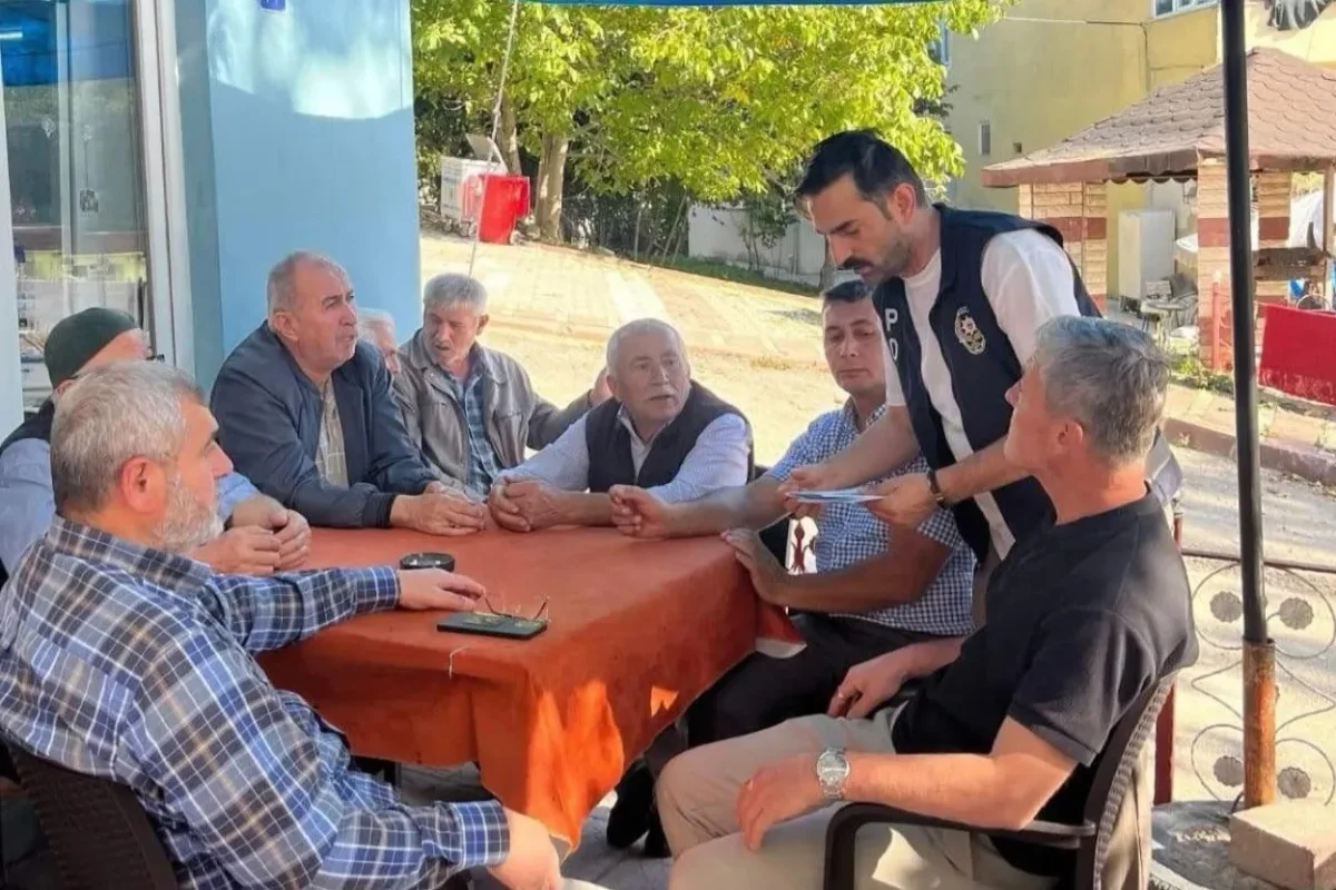 Sinop'ta polis ekiplerinden iki ilçede bilgilendirme çalışması 1