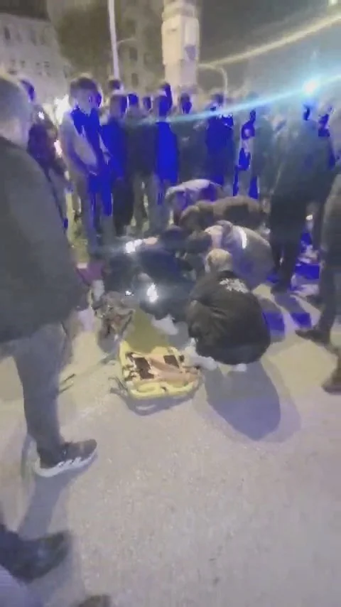 Elazığ'da kamyonun yayaya çarptığı anlar araç kamerasına yansıdı 2