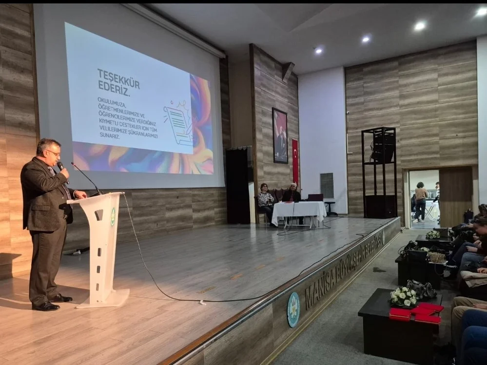Manisa'nın Alaşehir ilçesinde velilere dijital bağımlılık uyarısı 1
