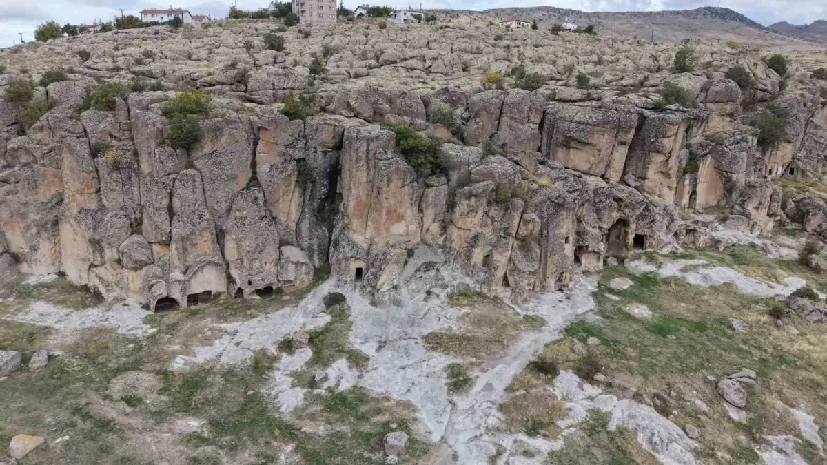 Aksaray'daki Manastır Vadisi kaya oyma mekanları ve doğal dokusuyla ziyaretçilerini ağırlıyor 2