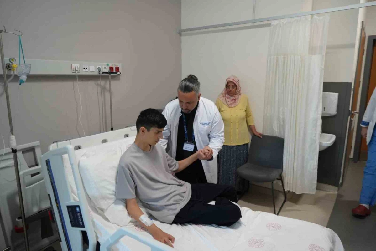 Samsun Şehir Hastanesinde bir ilk: 17 yaşındaki gencin göğüs kafesi kapalı ameliyatla düzeltildi 2