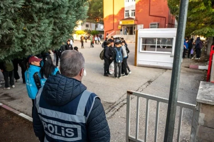 Bilecik'te okul çevrelerinde polis ve jandarma denetimi 2