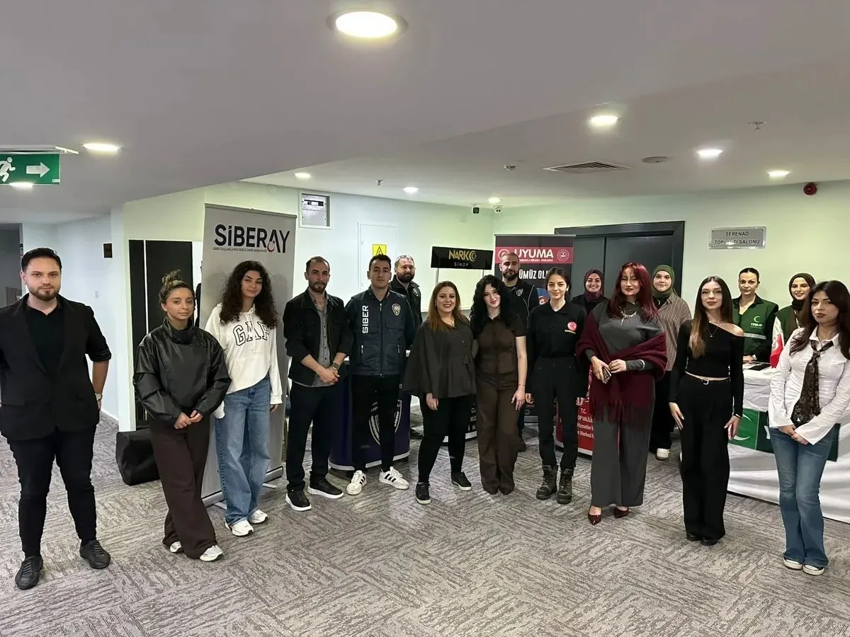 Sinop'ta üniversite öğrencilerinden bağımlılıkla mücadeleye sanatsal destek 3