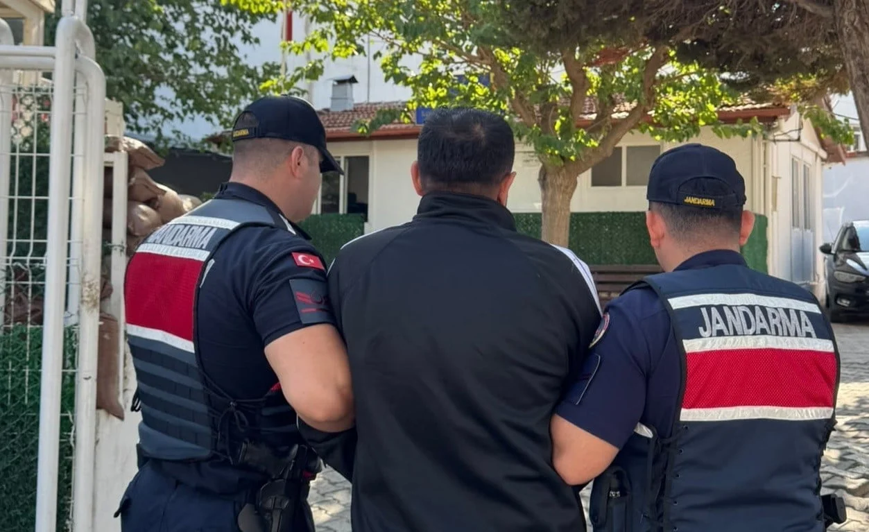 HAKKINDA ÇEŞİTLİ SUÇLARDAN 10 YIL 10 AY KESİNLEŞMİŞ HAPİS CEZASI BULUNAN VE 26 AYDIR ARANAN ŞAHIS...