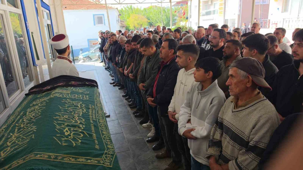 Uzaklaştırma kararı aldırdığı eski erkek arkadaşı tarafından öldürülen Kumsal Kayan toprağa verildi 2