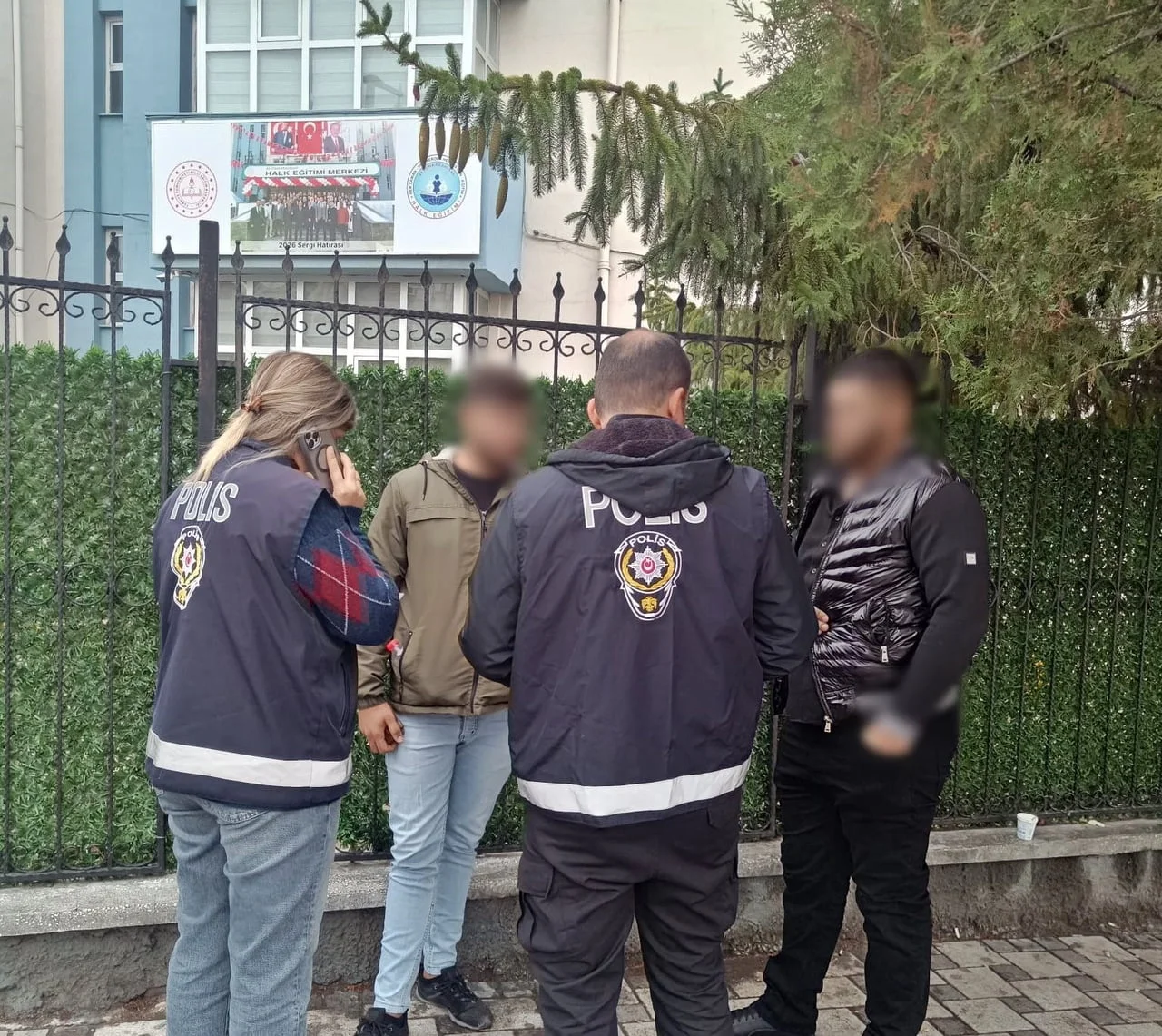 AFYONKARAHİSAR’DA EĞİTİM VE ÖĞRETİM ORTAMININ HUZUR VE GÜVEN İÇERİSİNDE SAĞLANMASI AMACIYLA POLİS...