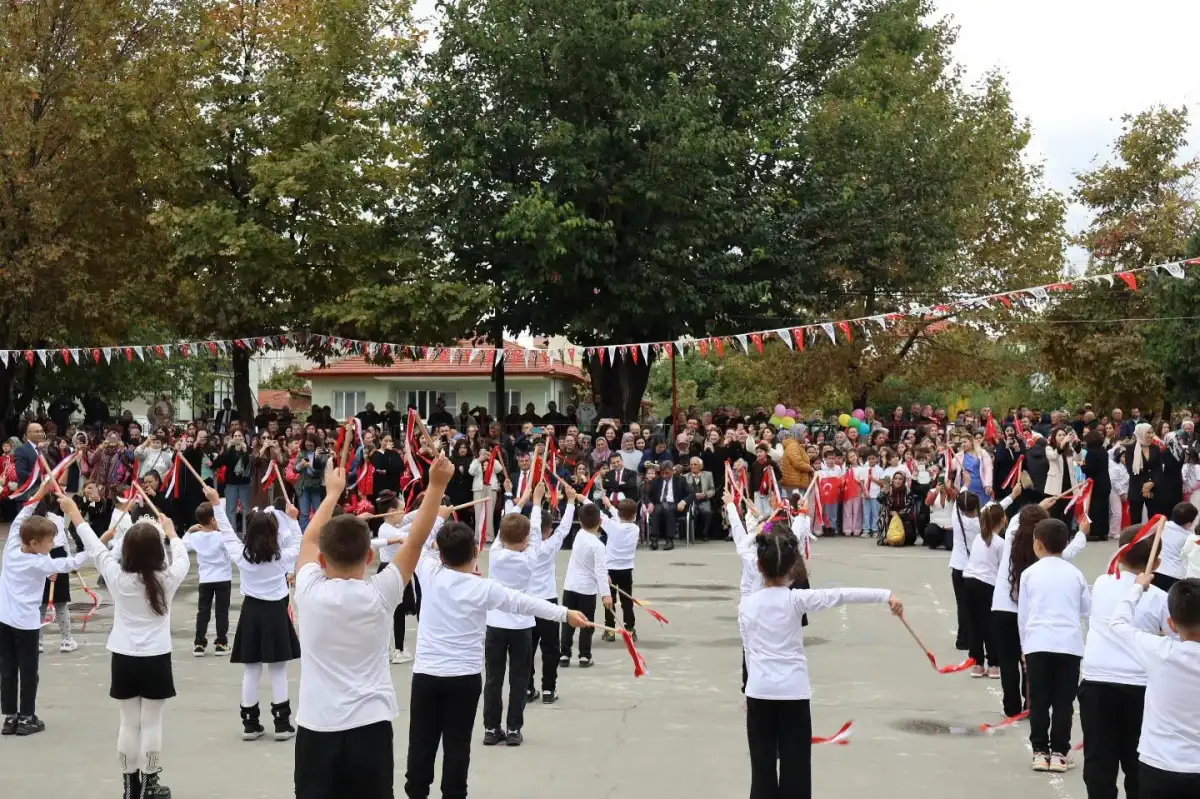 Çivril’de 29 Ekim Cumhuriyet Bayramı kutlamaları törenlerle başladı 4