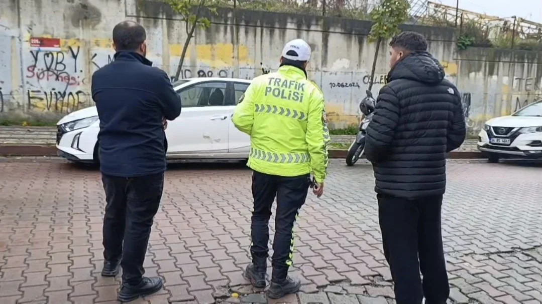 Sultangazi'de iki araca çarpıp kaçan kiralık otomobil terk edilmiş halde bulundu 3