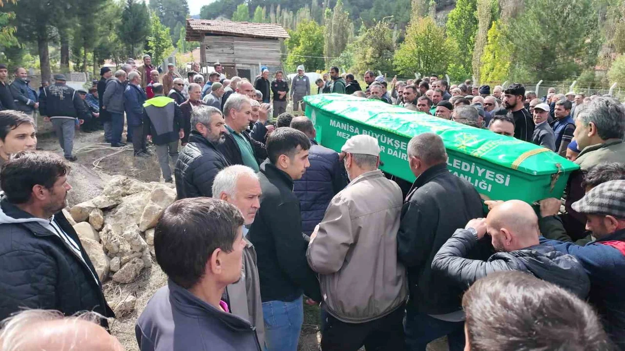 MANİSA'NIN SOMA İLÇESİNDEKİ MADEN İŞLETMESİNDE MEYDANA GELEN GÖÇÜKTE HAYATINI KAYBEDEN 5...