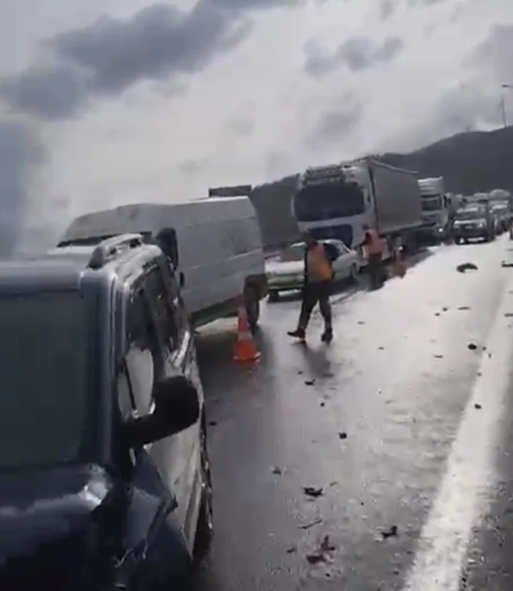 Tarsus-Adana-Gaziantep Otoyolu'nda zincirleme kaza: 8 kişi yaralandı 1