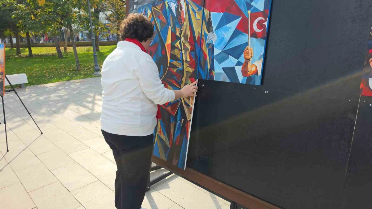 Düzce'de 24 öğrenci 24 tuvali tek bir eserde buluşturdu 3