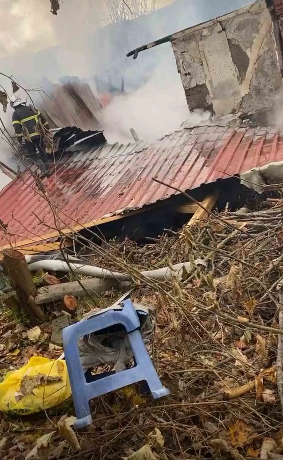 Bartın'da uykusunda yangına yakalanan adam camdan atlayarak kurtuldu 5