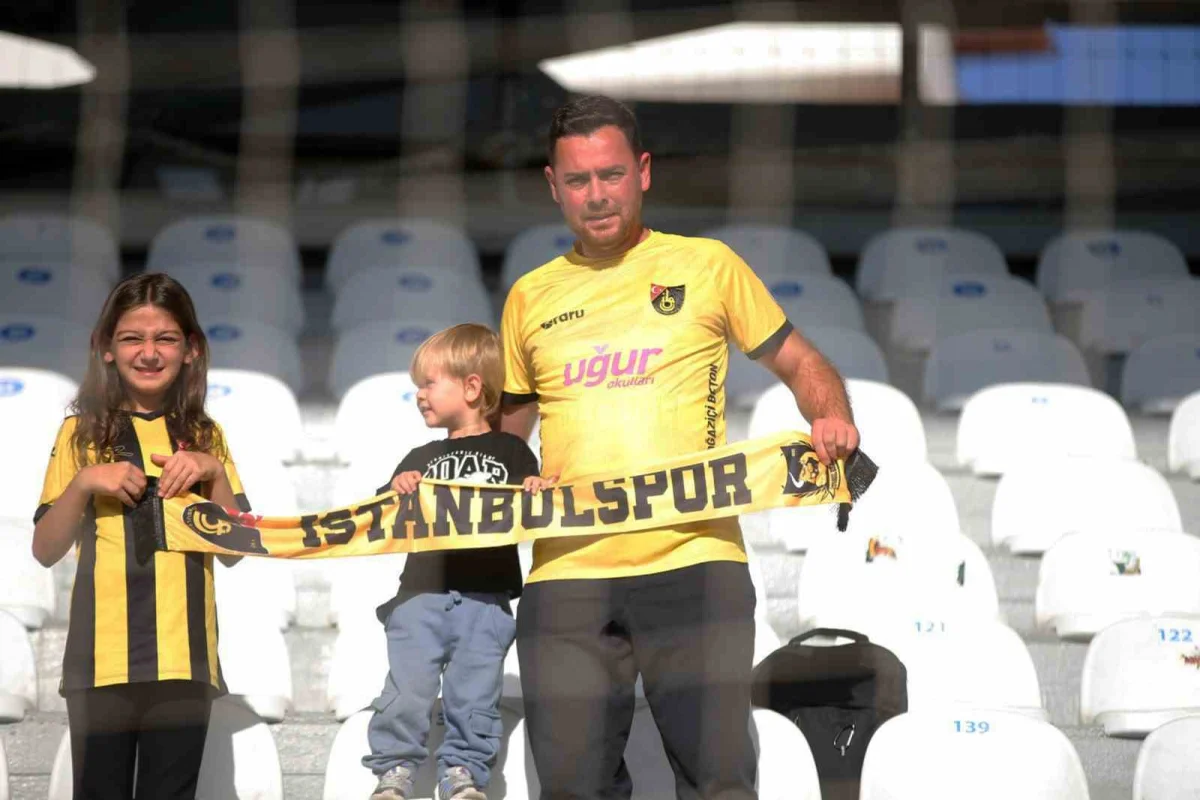 Muğla deplasmanında tek başına: İki çocuğuyla tribünde İstanbulspor'u destekledi 3