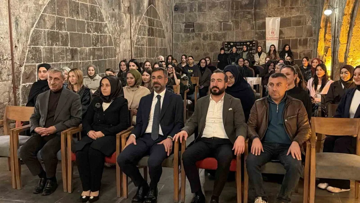 Bitlis'te üniversite öğrencileri kültür ve kardeşlik buluşmasında bir araya geldi 2