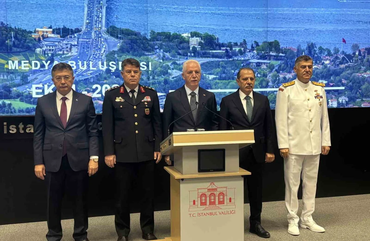 İSTANBUL VALİSİ DAVUT GÜL (ORTADA), İSTANBUL'UN 2026 YILININ İLK 9 AYINA İLİŞKİN EMNİYET...