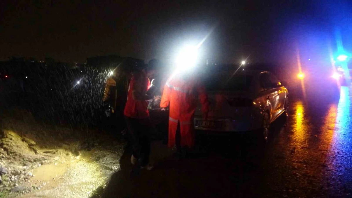Antalya'da şantiyeyi vuran hortum konteynerleri savurdu: 5 işçi hayatını kaybetti 2