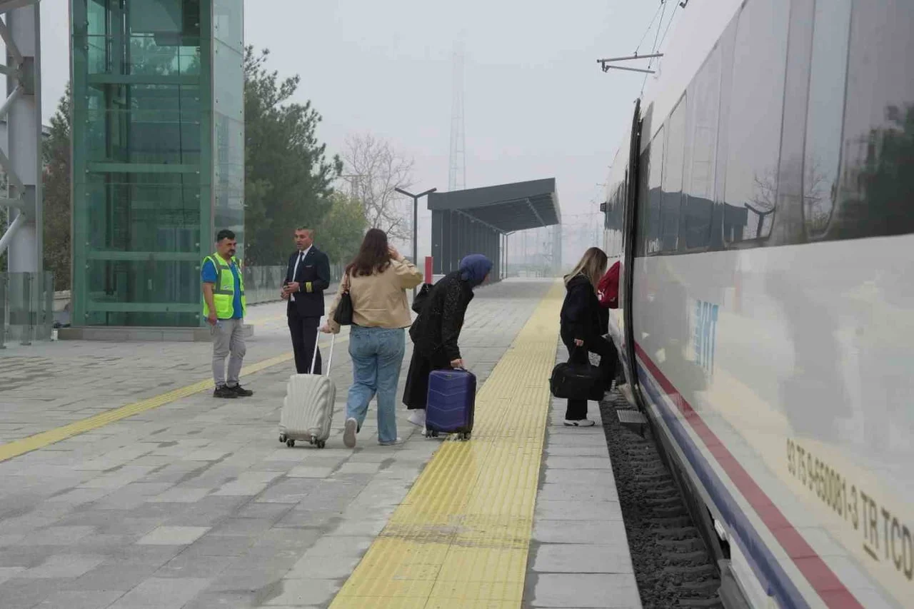 ULAŞTIRMA VE ALTYAPI BAKANI ABDULKADİR URALOĞLU, "ÇERKEZKÖY-EDİRNE ARASINDA İLK YOLCULU HIZLI...
