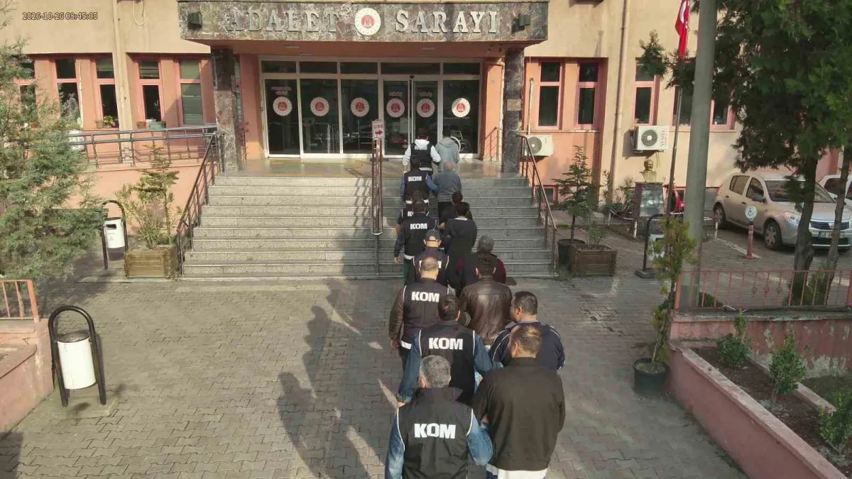 Karabük ve Bartın'da kaçak silah operasyonu: 48 silah ve tarihi eserler ele geçirildi 5