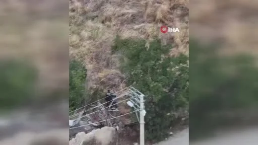 Bakan Çiftçi: "Nazmiye teyzemizi sırtında taşıyan polis kardeşimiz milletimizin gönlüne...