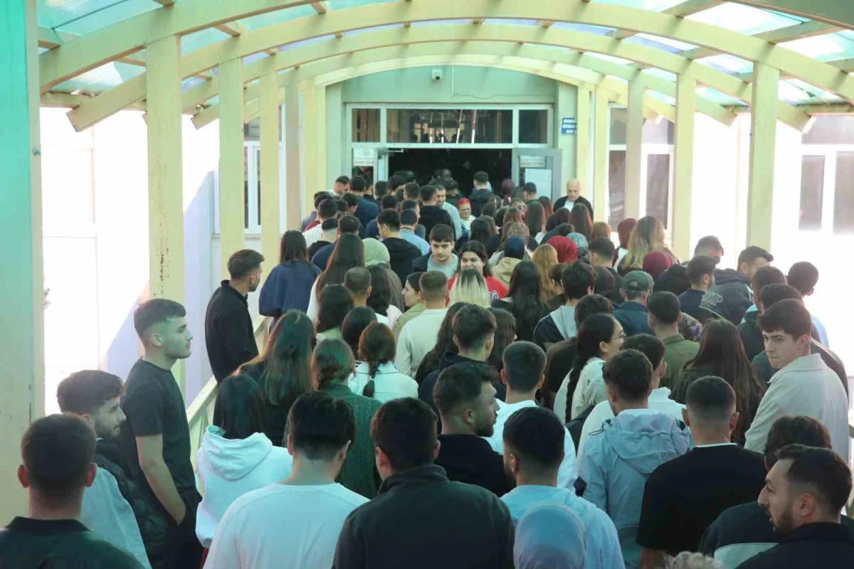 Sivas'ta KPSS heyecanında küpe engeli: Ehliyet getiren aday içeri alınmadı 1