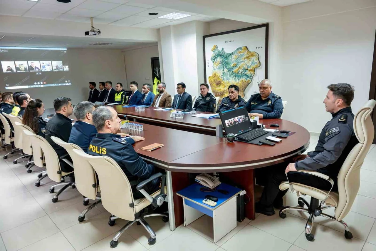 BİLECİK’TE OKUL ÇEVRELERİNDE GÜVENLİK TEDBİRLERİ DEĞERLENDİRİLDİ