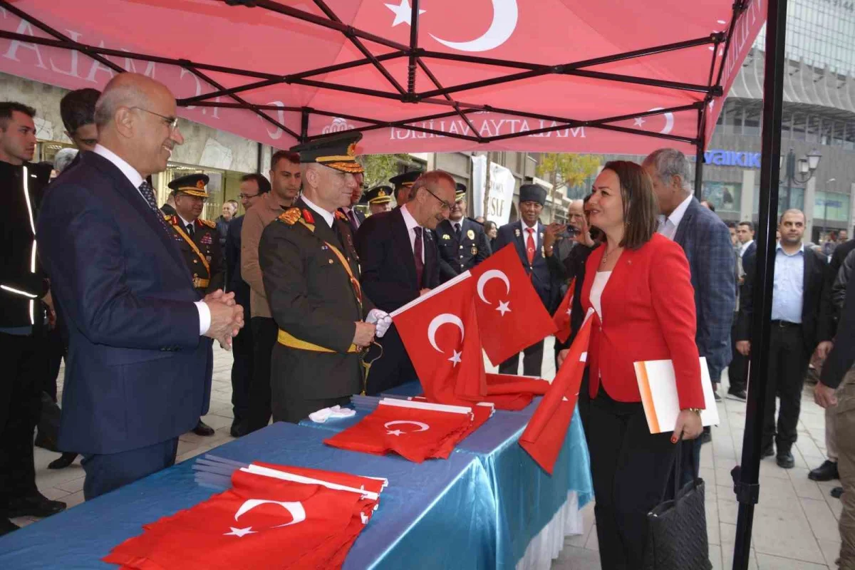 Malatya'da Cumhuriyet Bayramı coşkusu törenlerle başladı 4