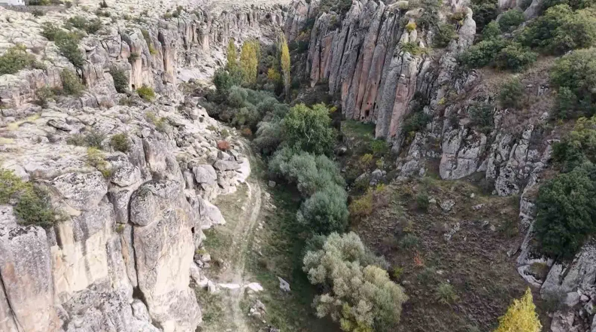 Aksaray'daki Manastır Vadisi kaya oyma mekanları ve doğal dokusuyla ziyaretçilerini ağırlıyor 5