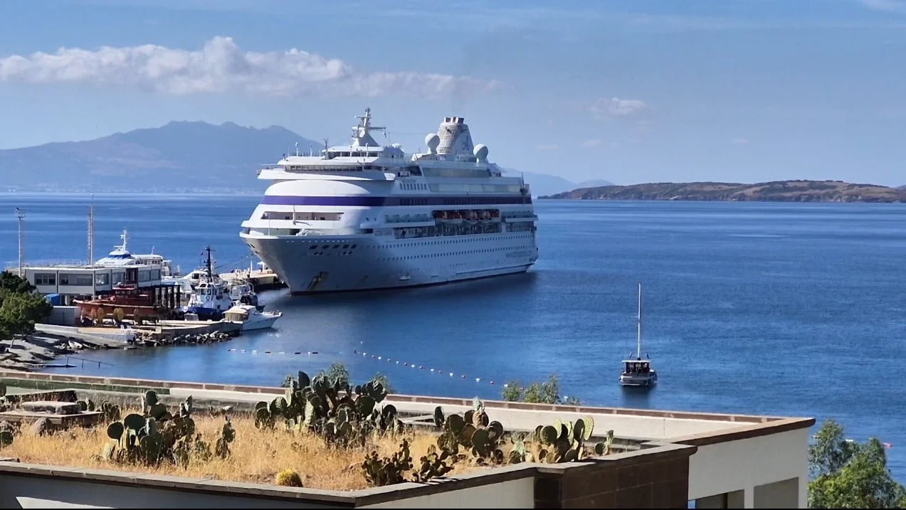 PALAU BAYRAKLI KRUVAZİYER "ASTORİA GRANDE", 447 YOLCUYLA BODRUM'A GELDİ.