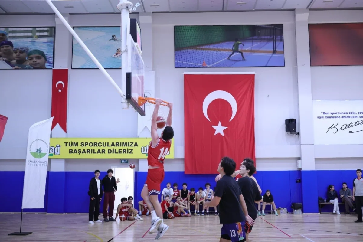 Osmangazi'de Cumhuriyet Bayramı coşkusu basketbol turnuvasıyla yaşandı 3