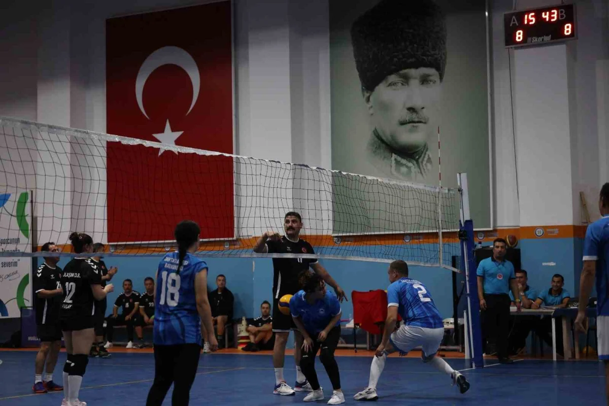 Muğla'da büyükşehir personeli Cumhuriyet Kupası için sahaya çıktı 2