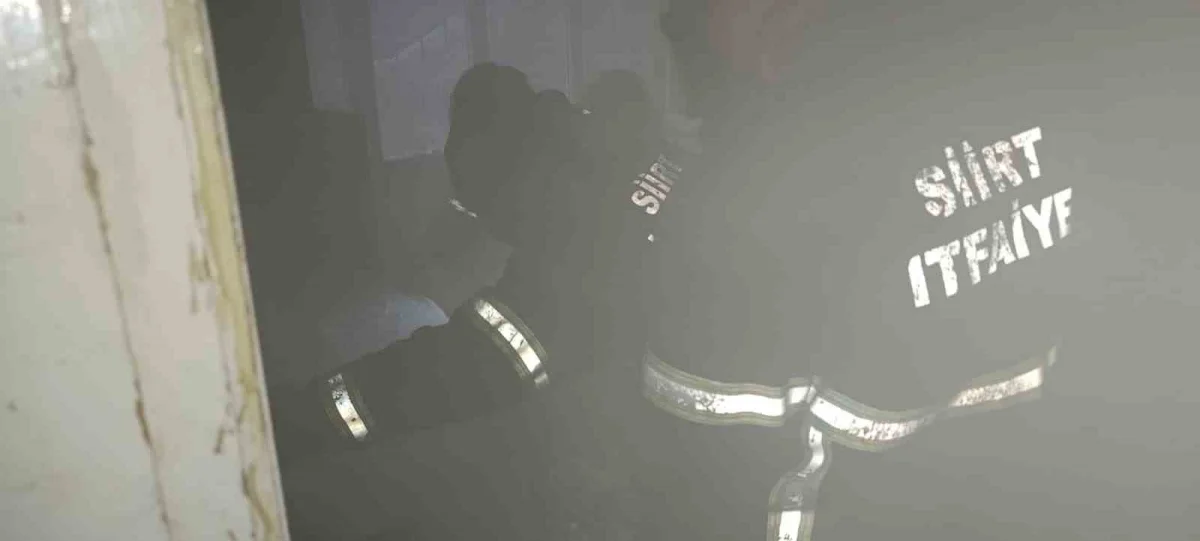 Siirt'te korkudan hareket edemeyen kadın itfaiye ekiplerince kurtarıldı 3